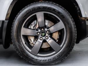Land Rover Defender 110 D300 X-Dynamic HSE - Image 3