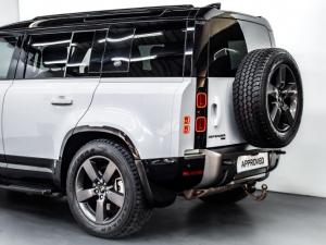 Land Rover Defender 110 D300 X-Dynamic HSE - Image 8