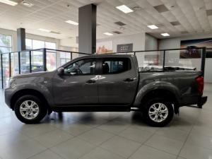 Nissan Navara 2.5DDTi double cab SE Plus auto - Image 3