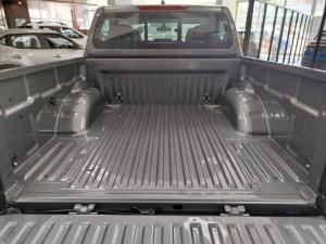Nissan Navara 2.5DDTi double cab SE Plus auto - Image 8
