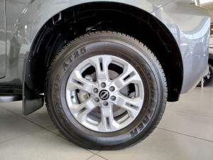 Nissan Navara 2.5DDTi double cab SE Plus auto - Image 9