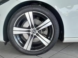 Mercedes-Benz C-Class C220d Avantgarde - Image 3