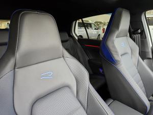 Volkswagen Golf R - Image 10