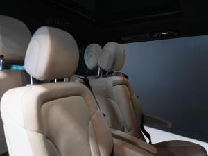Mercedes-Benz V-Class V300d Avantgarde AMG Line - Image 10