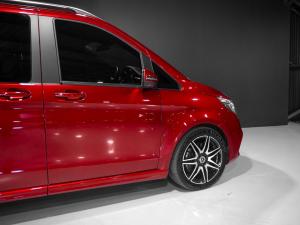 Mercedes-Benz V-Class V300d Avantgarde AMG Line - Image 13