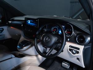 Mercedes-Benz V-Class V300d Avantgarde AMG Line - Image 8