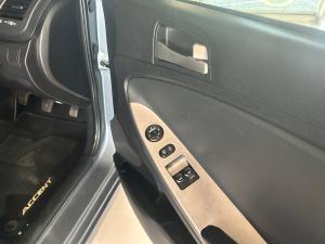 Hyundai Accent sedan 1.6 Motion - Image 5
