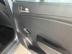 Hyundai Accent sedan 1.6 Motion - Image 9