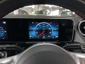 Mercedes-Benz GLA GLA200d - Image 11