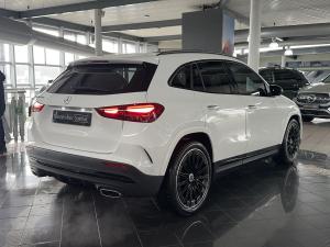 Mercedes-Benz GLA GLA200 Progressive - Image 2