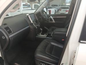 Toyota Land Cruiser 200 4.5D-4D V8 VX-R - Image 7