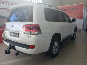 Toyota Land Cruiser 200 4.5D-4D V8 VX-R - Image 2