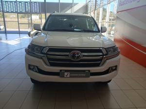Toyota Land Cruiser 200 4.5D-4D V8 VX-R - Image 4