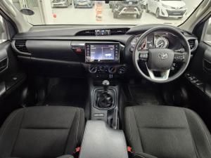 Toyota Hilux 2.4GD-6 double cab 4x4 Raider manual - Image 7