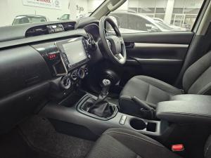 Toyota Hilux 2.4GD-6 double cab 4x4 Raider manual - Image 9