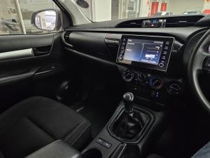 Toyota Hilux 2.4GD-6 double cab 4x4 Raider manual - Image 13
