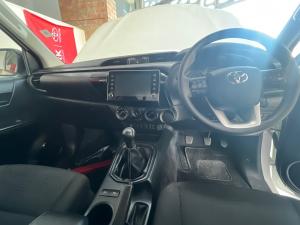 Toyota Hilux 2.4GD-6 single cab Raider manual - Image 6