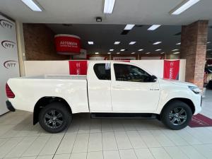 Toyota Hilux 2.4GD-6 Xtra cab Raider manual - Image 3