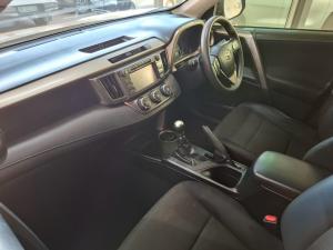 Toyota RAV4 2.0 GX - Image 7