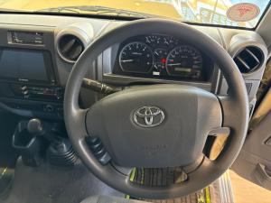 Toyota Land Cruiser 79 4.5DD/C - Image 8