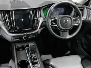 Volvo XC60 B5 AWD Ultimate Dark - Image 8