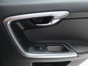 Volvo XC60 D4 Momentum - Image 12