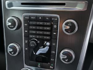 Volvo XC60 D4 Momentum - Image 18