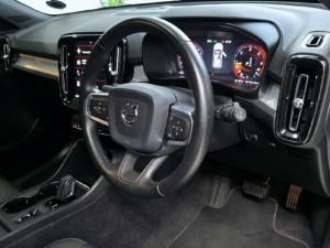 Volvo XC40 D4 AWD Momentum - Image 16