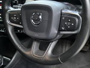 Volvo XC40 D4 AWD Momentum - Image 17