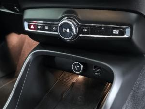 Volvo XC40 D4 AWD Momentum - Image 19
