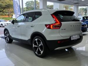 Volvo XC40 D4 AWD Momentum - Image 4