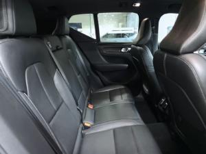 Volvo XC40 D4 AWD Momentum - Image 8