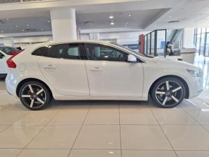 Volvo V40 Cross Country T4 Excel - Image 2