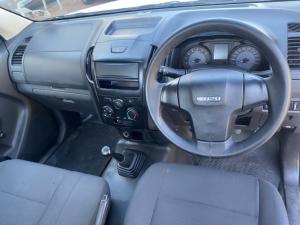 Isuzu D-Max Gen 6 250 single cab Fleetside safety - Image 7