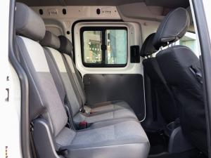 Volkswagen Caddy Maxi 2.0TDI crew bus - Image 16