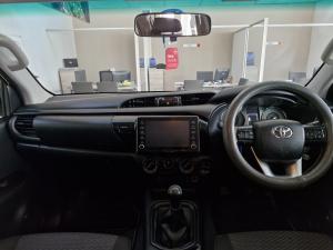 Toyota Hilux 2.4GD-6 double cab 4x4 Raider manual - Image 7