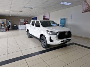Toyota Hilux 2.4GD-6 double cab 4x4 Raider manual - Image 1