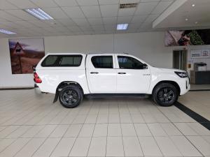 Toyota Hilux 2.4GD-6 double cab 4x4 Raider manual - Image 4