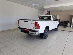 Toyota Hilux 2.4GD-6 single cab 4x4 Raider manual - Image 3