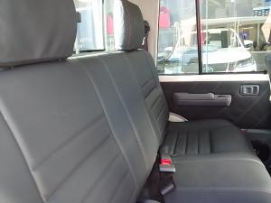 Toyota Land Cruiser 79 2.8GD-6 double cab - Image 10