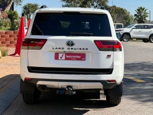 Toyota Land Cruiser 300 3.3D GR-Sport - Image 5