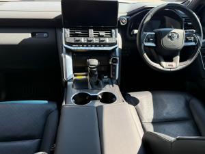 Toyota Land Cruiser 300 3.3D GR-Sport - Image 6