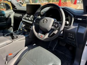 Toyota Land Cruiser 300 3.3D GR-Sport - Image 7