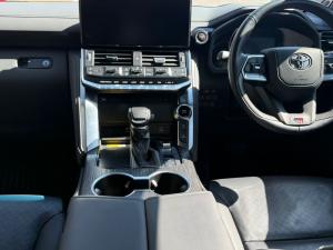 Toyota Land Cruiser 300 3.3D GR-Sport - Image 8