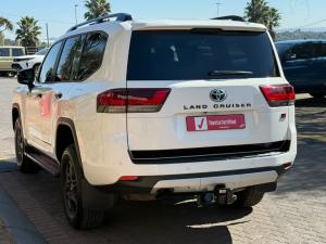 Toyota Land Cruiser 300 3.3D GR-Sport - Image 11
