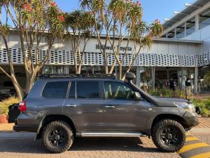 Toyota Land Cruiser 200 4.5D-4D V8 GX - Image 3