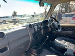 Toyota Land Cruiser 79 4.5D-4D V8 double cab LX - Image 7