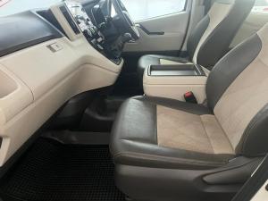 Toyota Quantum 2.8 SLWB bus 14-seater GL manual - Image 7