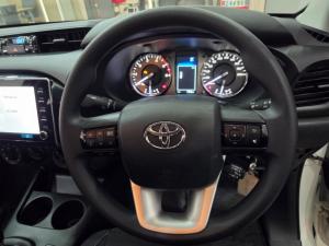 Toyota Hilux 2.4 GD-6 RB Raider automaticE/CAB - Image 8