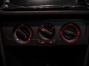 Volkswagen Polo Vivo hatch 1.4 - Image 14